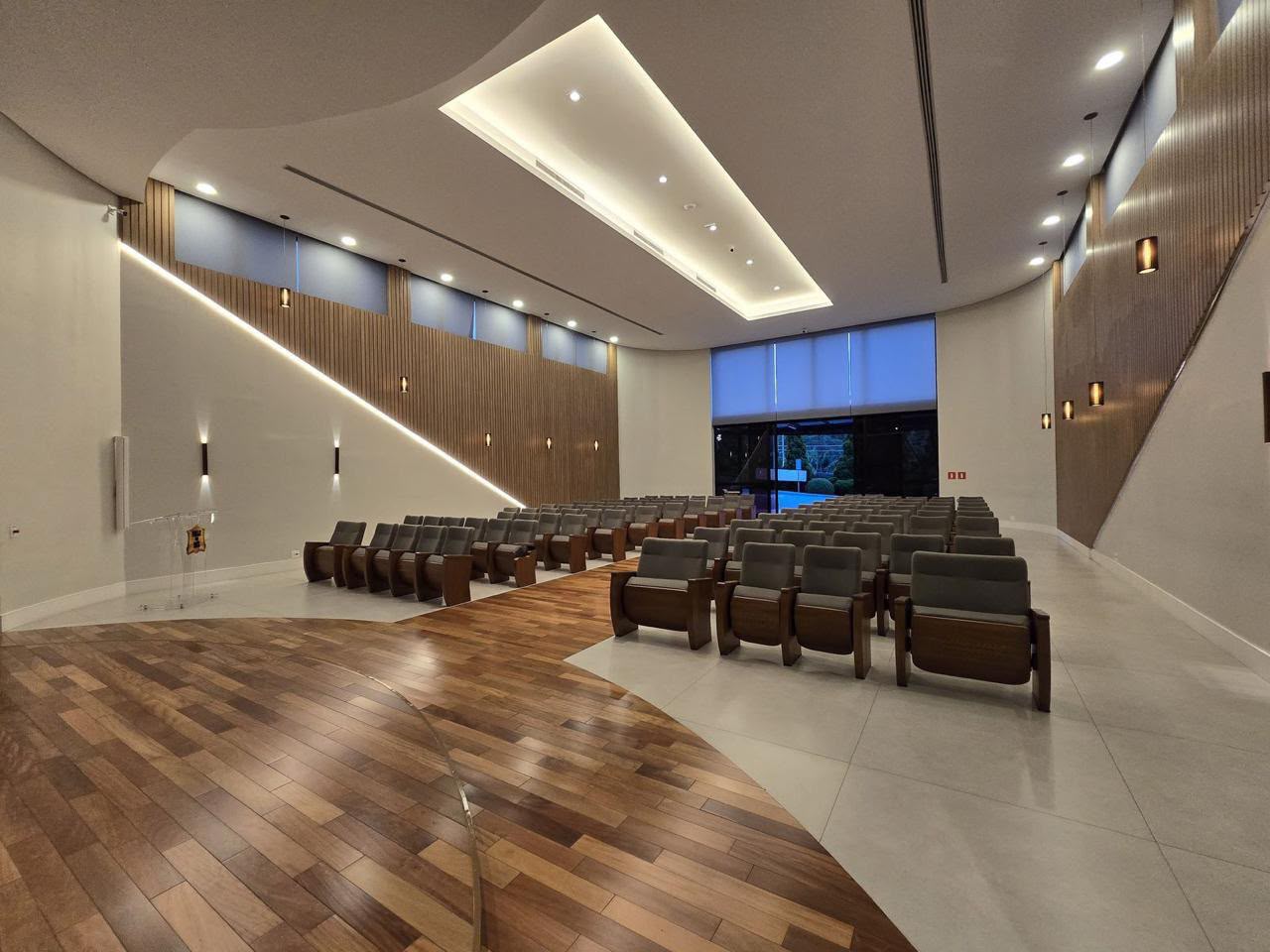 Sala de cerimônia estilo anfiteatro no Valle dos Reis